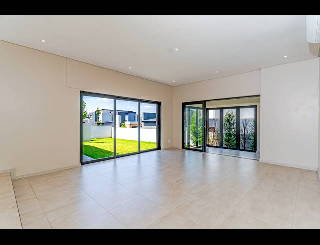3 BEDROOM FREEHOLD FOR SALE IN OLIFANTSFONTEIN